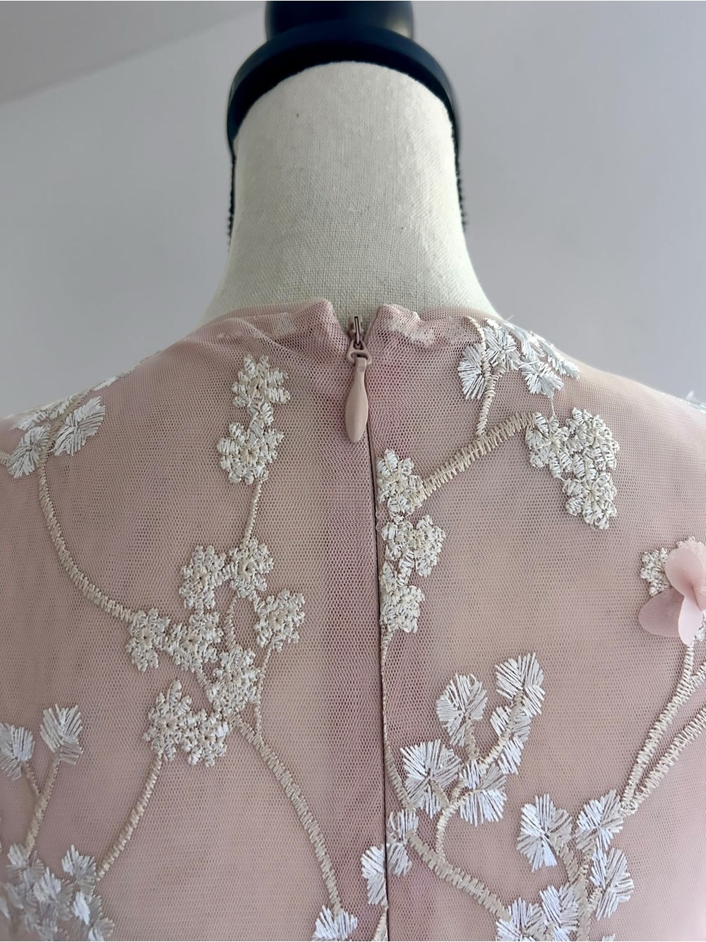 BCBGMAXAZRIA Blush 3D Floral Appliqué Tiered Tulle Maxi Dress Formal Gown Sz 8 - Picture 10 of 15